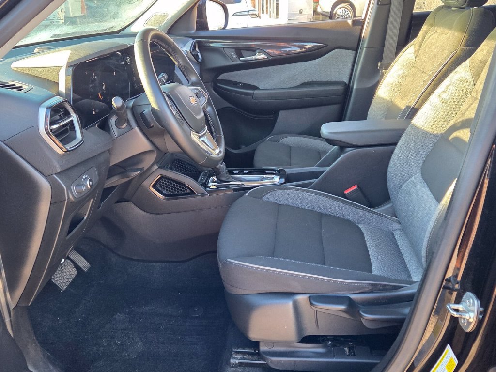 Certified 2024 Chevrolet TrailBlazer LT w/ LT Cold Weather Package FWD image 3