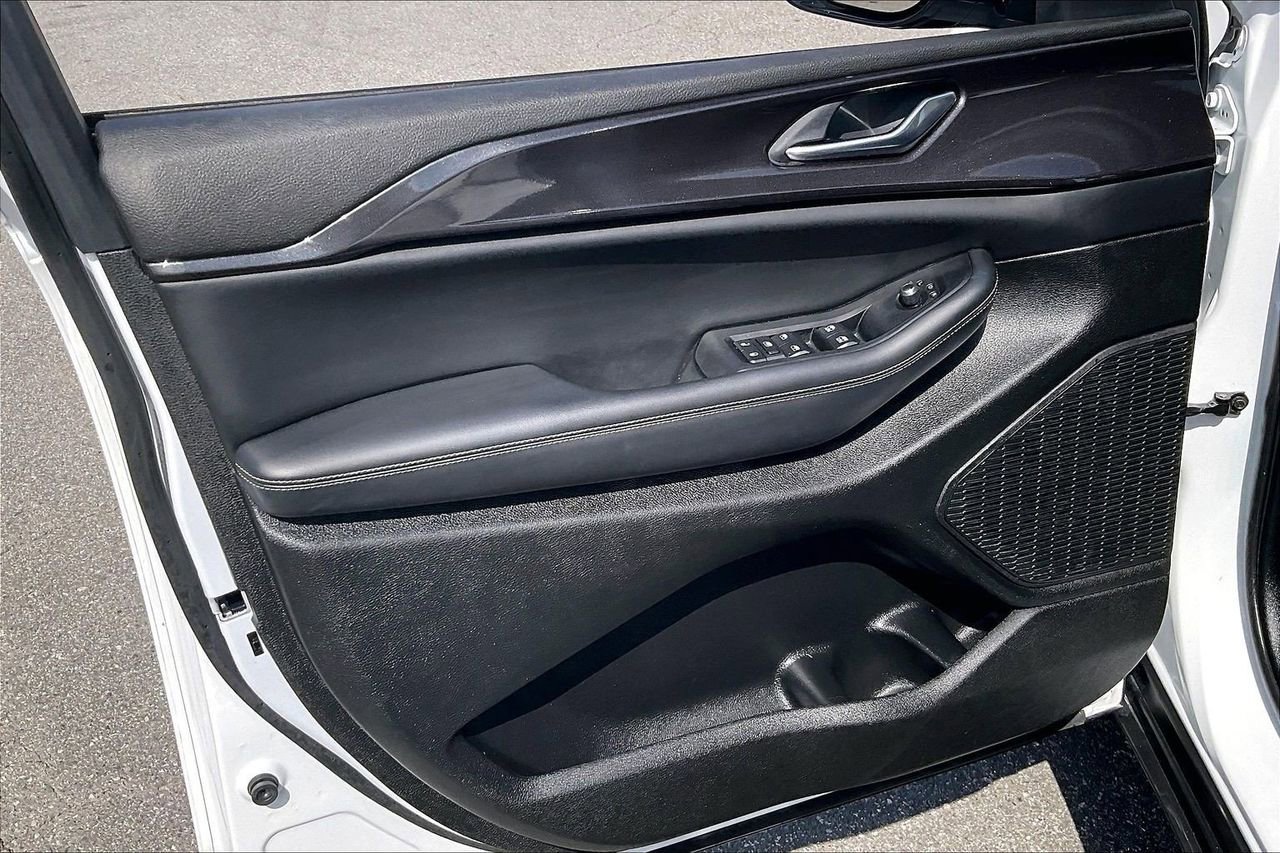 Certified 2023 Jeep Grand Cherokee L Laredo image 28