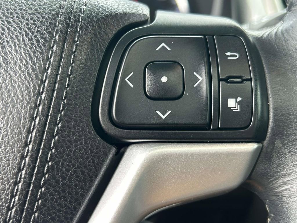 Used 2015 Toyota Highlander XLE image 26