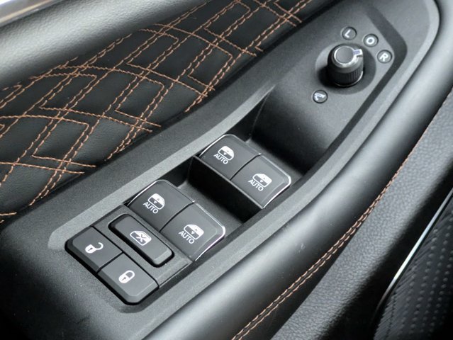 Certified 2025 Jeep Grand Cherokee Summit w/ Obsidian Package AWD/4WD image 24