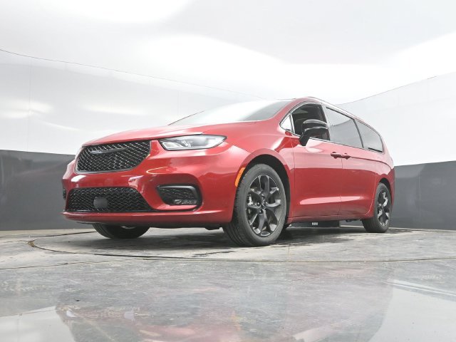 Used 2025 Chrysler Pacifica Limited FWD image 55