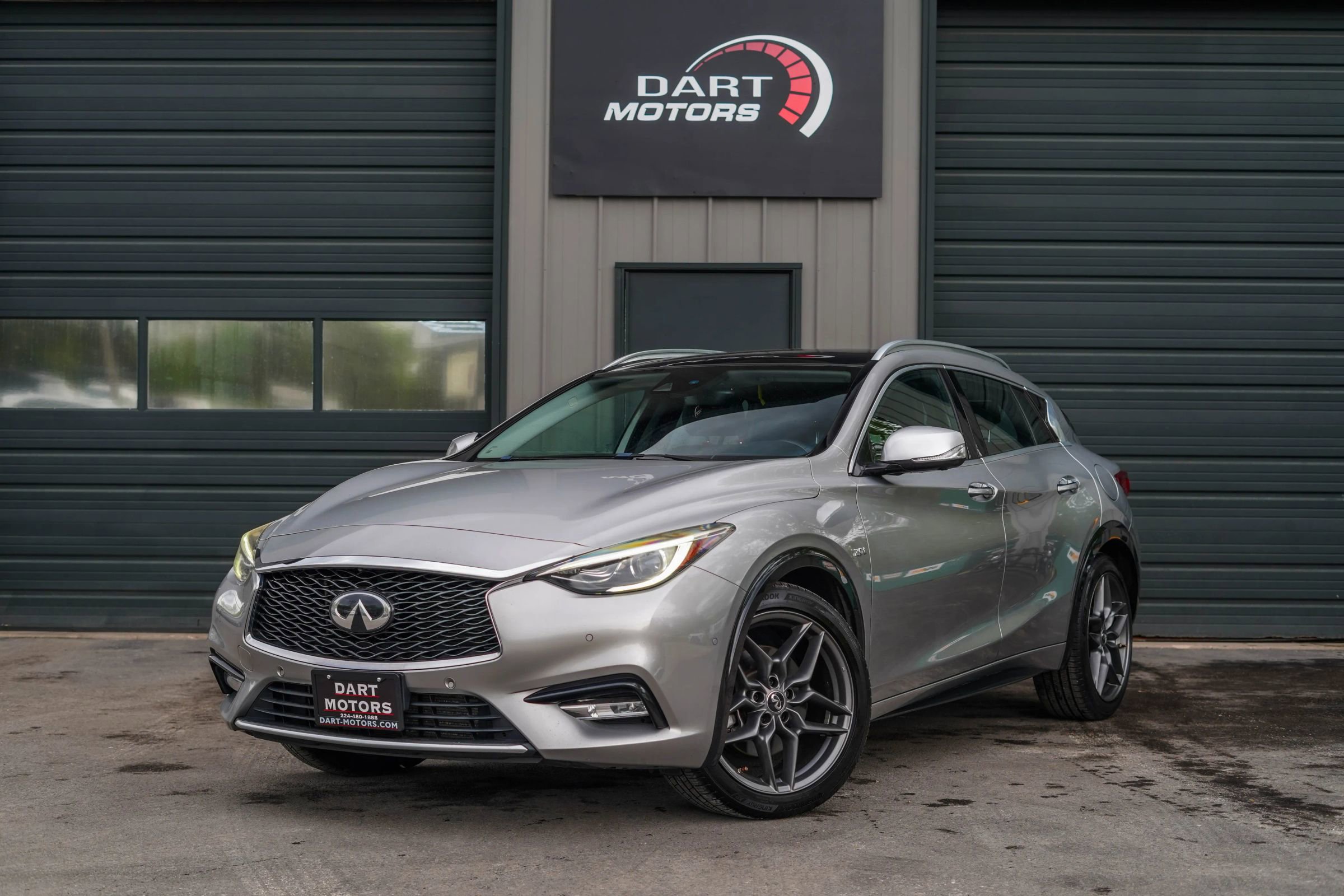 Used 2017 INFINITI QX30 Premium w/ Technology Package FWD image 3