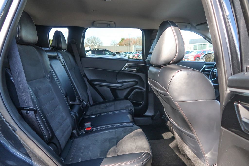 Used 2024 Mitsubishi Outlander image 17
