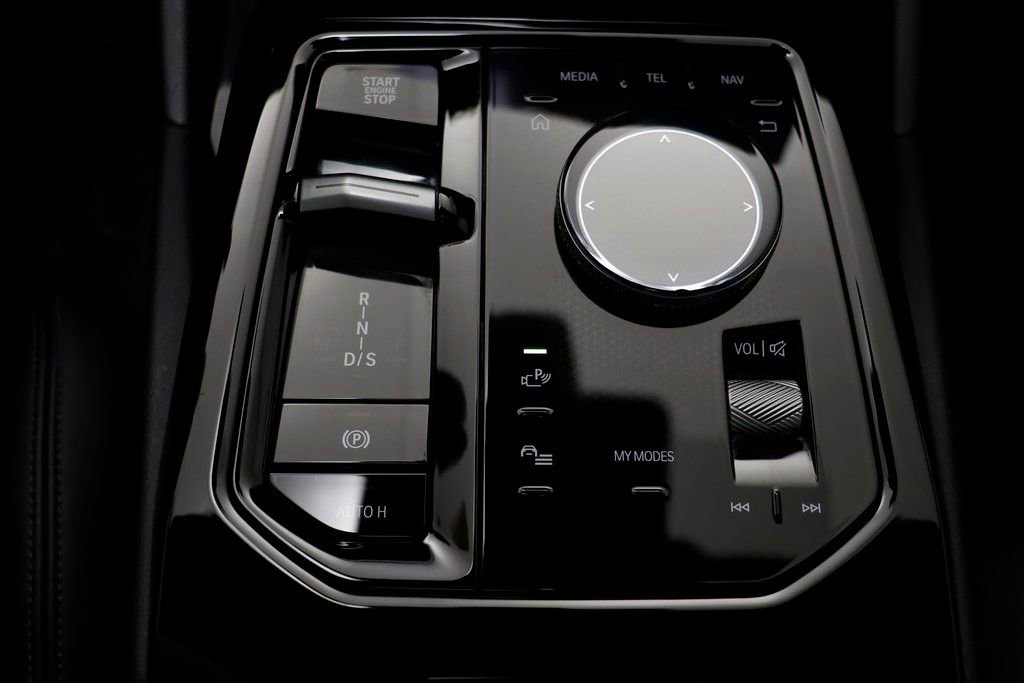 Used 2025 BMW 530i xDrive image 12