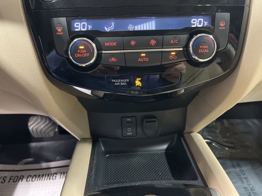 Used 2016 Nissan Rogue SV w/ SV Premium Package image 27