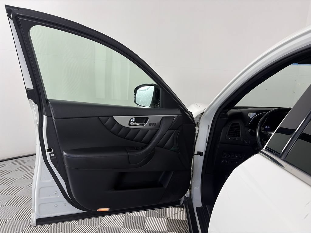 Used 2016 INFINITI QX70 AWD w/ Premium Package image 10