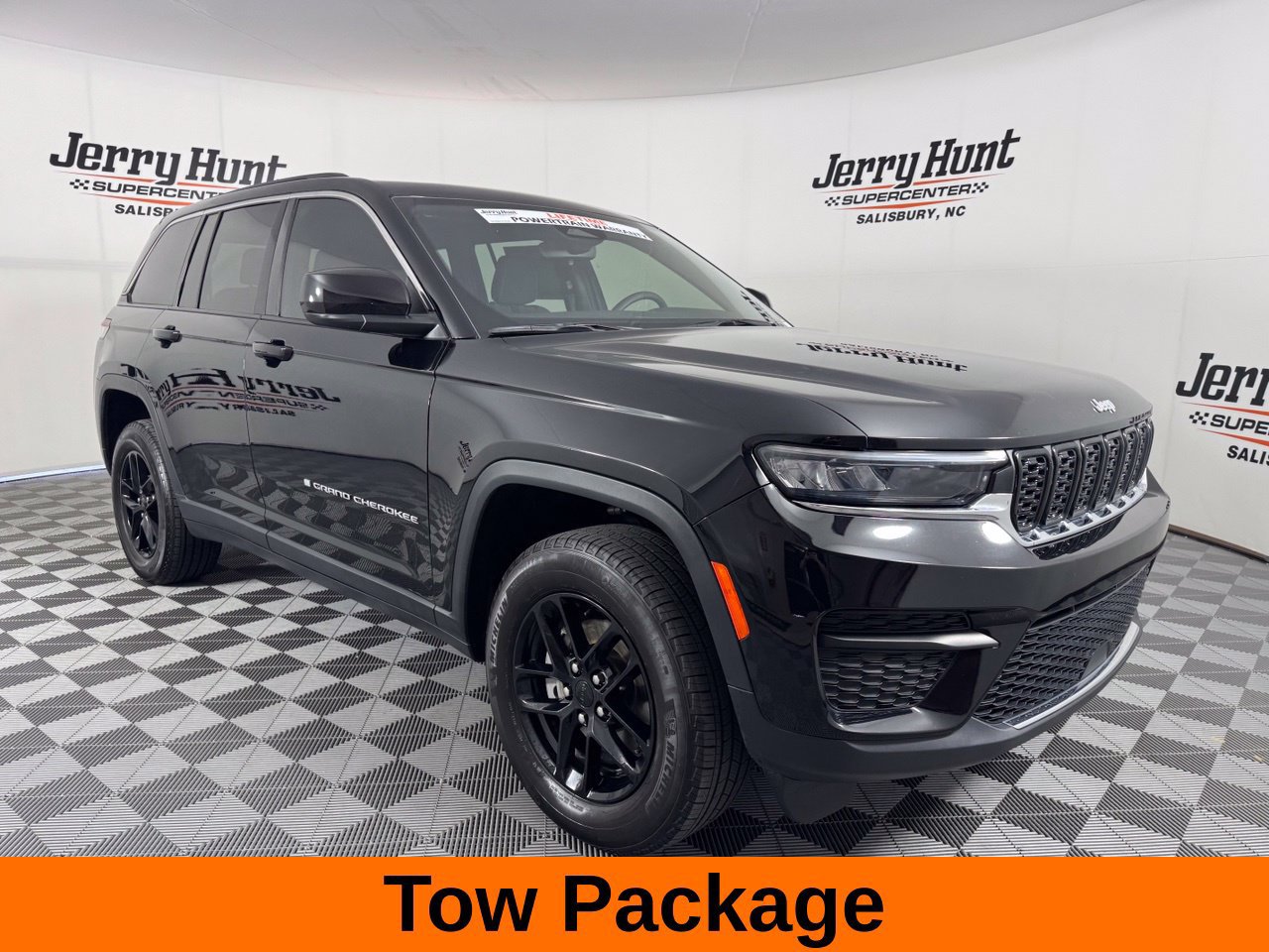 Used 2024 Jeep Grand Cherokee Laredo X w/ Luxury Tech Group I AWD/4WD image 6