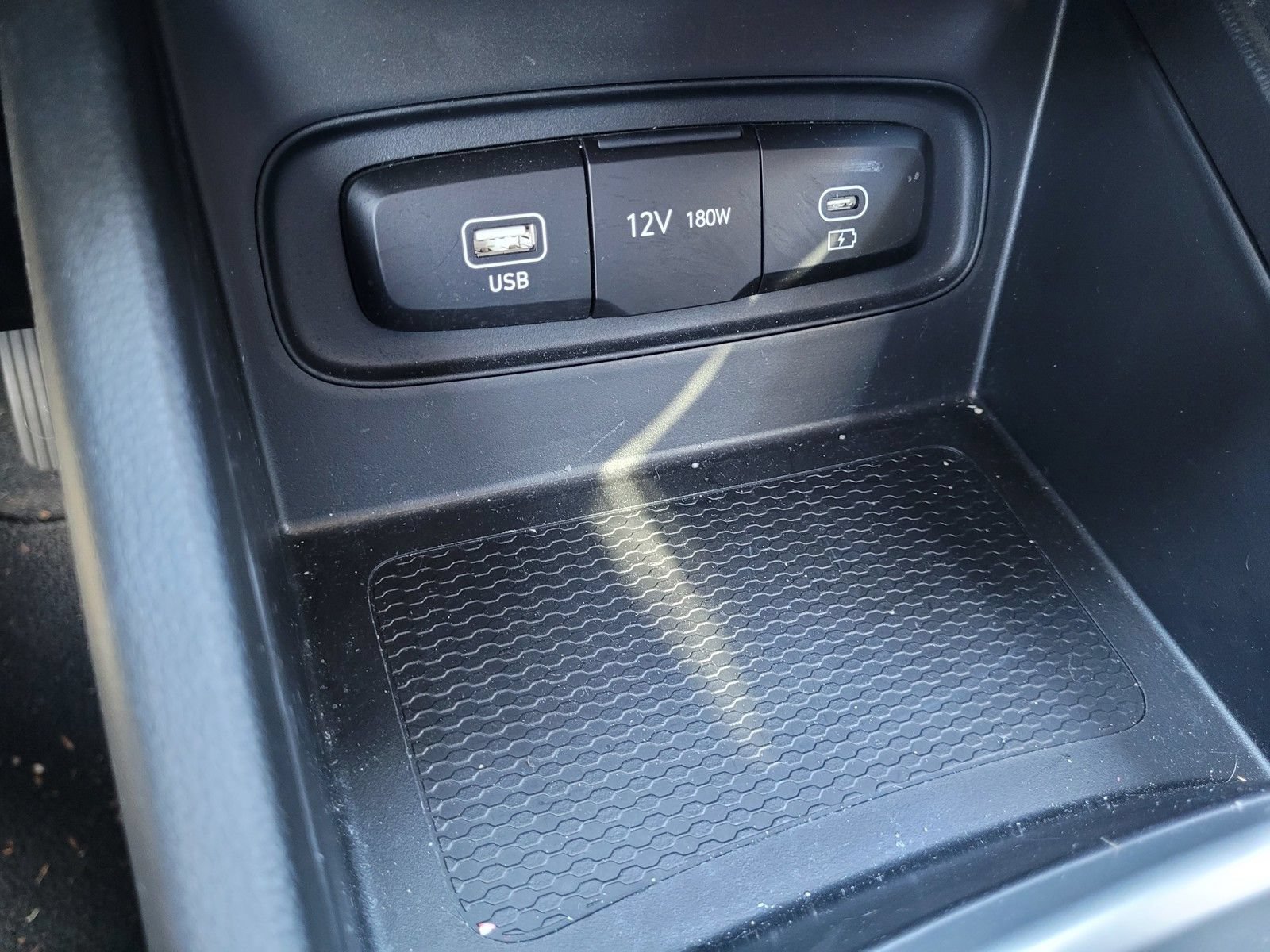 Certified 2025 Hyundai Venue SEL FWD image 25