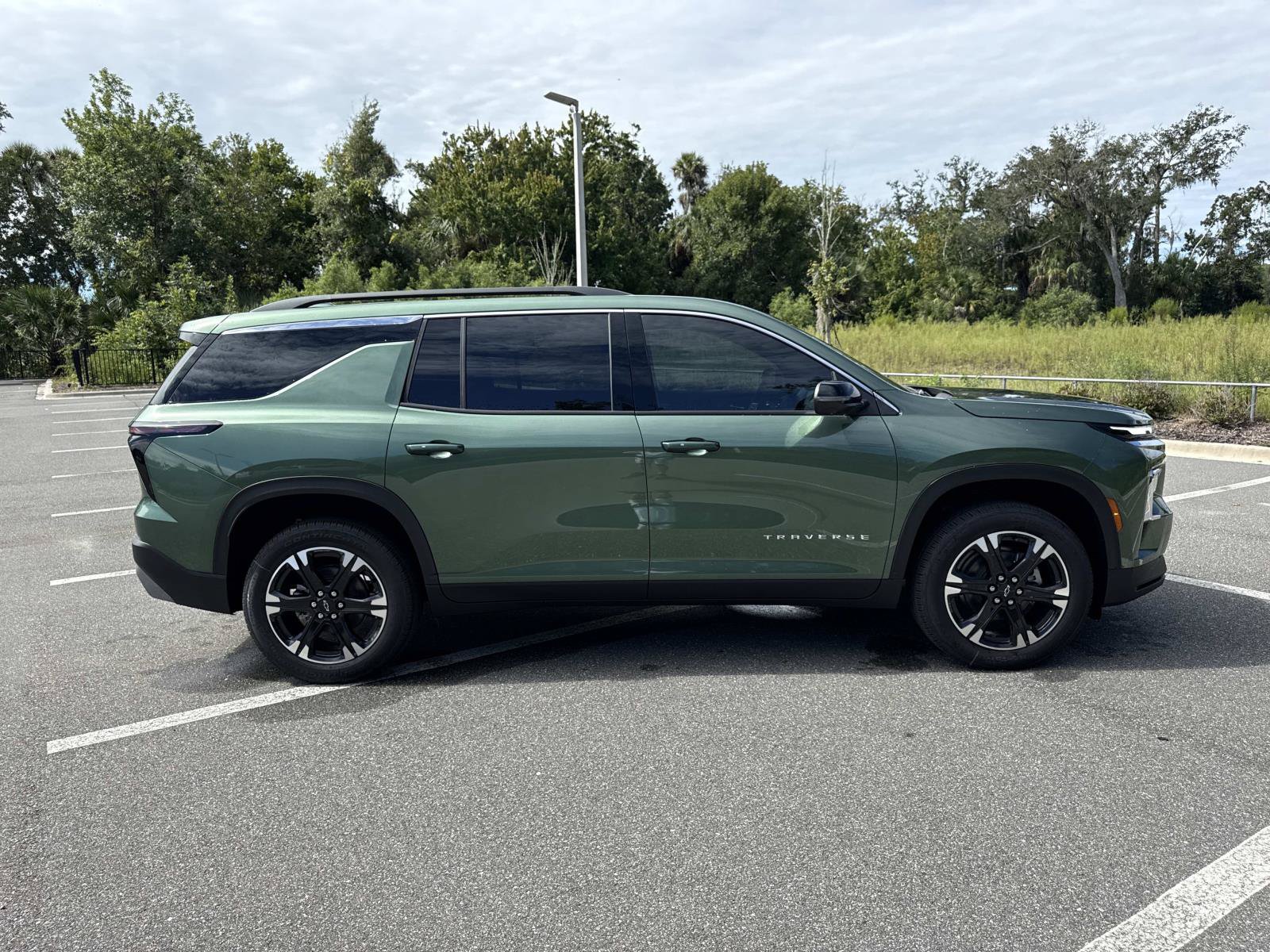 New 2027 Chevrolet Traverse LT w/ Sun and Wheel Package FWD image 2