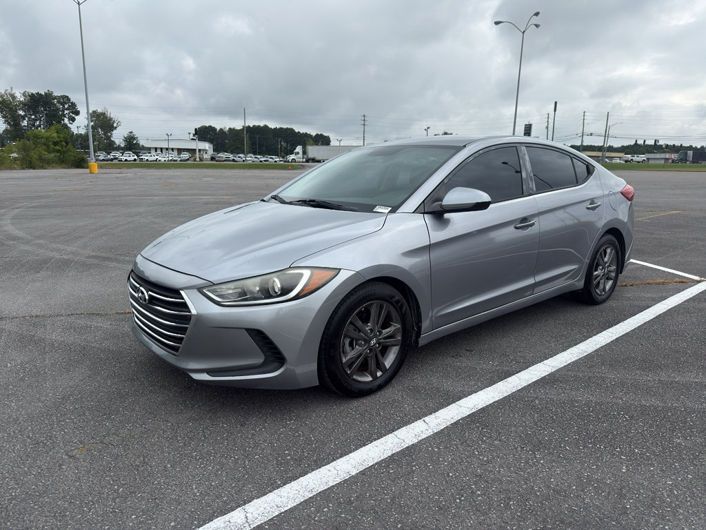 Used 2017 Hyundai Elantra SE FWD image 1