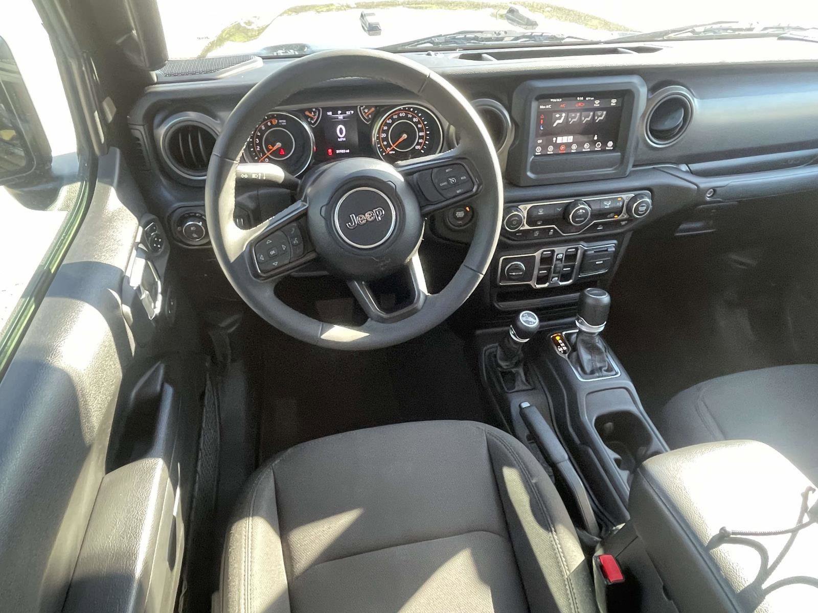 Used 2023 Jeep Gladiator Sport AWD/4WD image 11