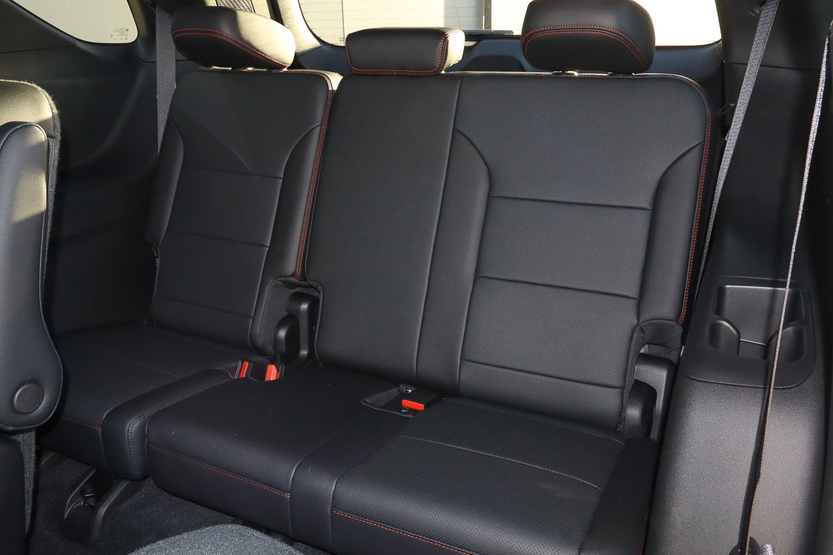 Used 2025 Chevrolet Traverse RS w/ LPO, Floor Liner Package image 10
