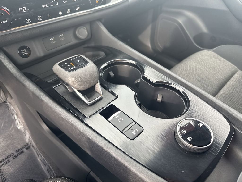 Used 2025 Nissan Rogue SV image 19