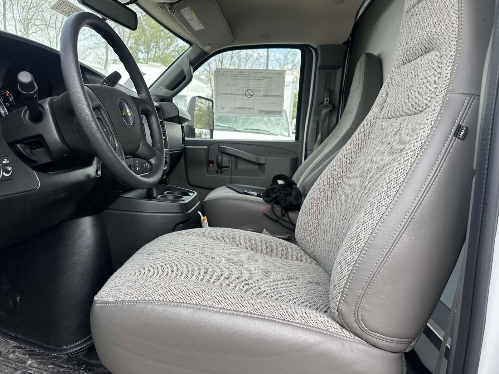 New 2025 Chevrolet Express 4500 Extended w/ Power Convenience Package image 10