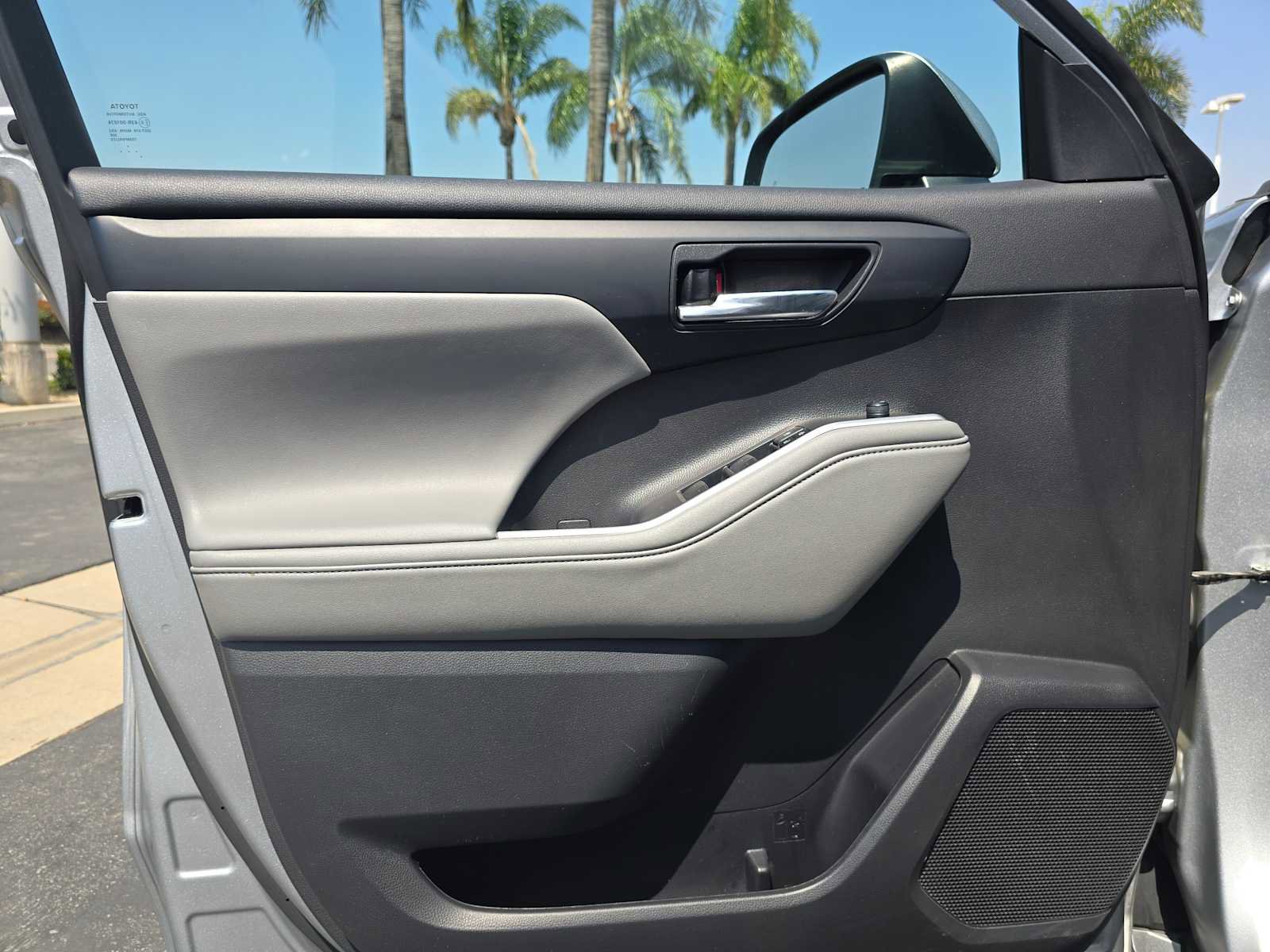 Used 2022 Toyota Highlander XLE image 21