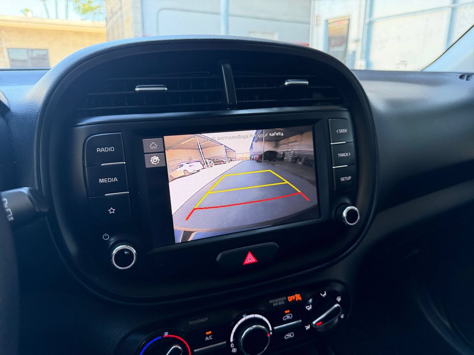 Used 2025 Kia Soul LX w/ LX Technology Package FWD image 21