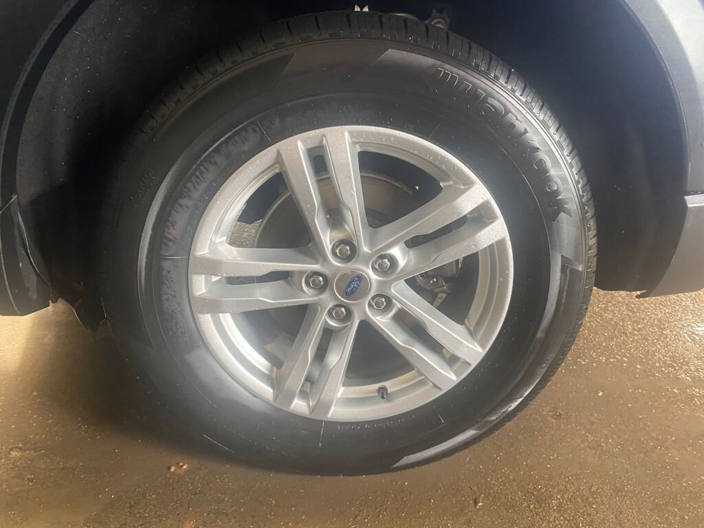 Used 2023 Ford Explorer XLT image 29