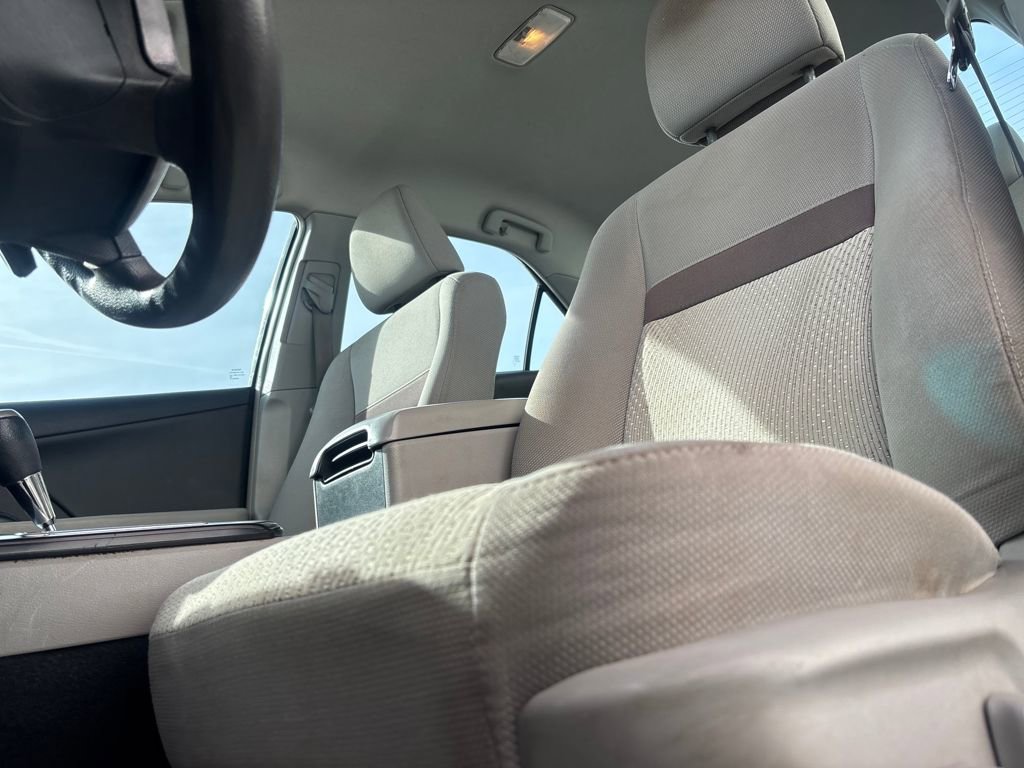 Used 2014 Toyota Camry LE image 10