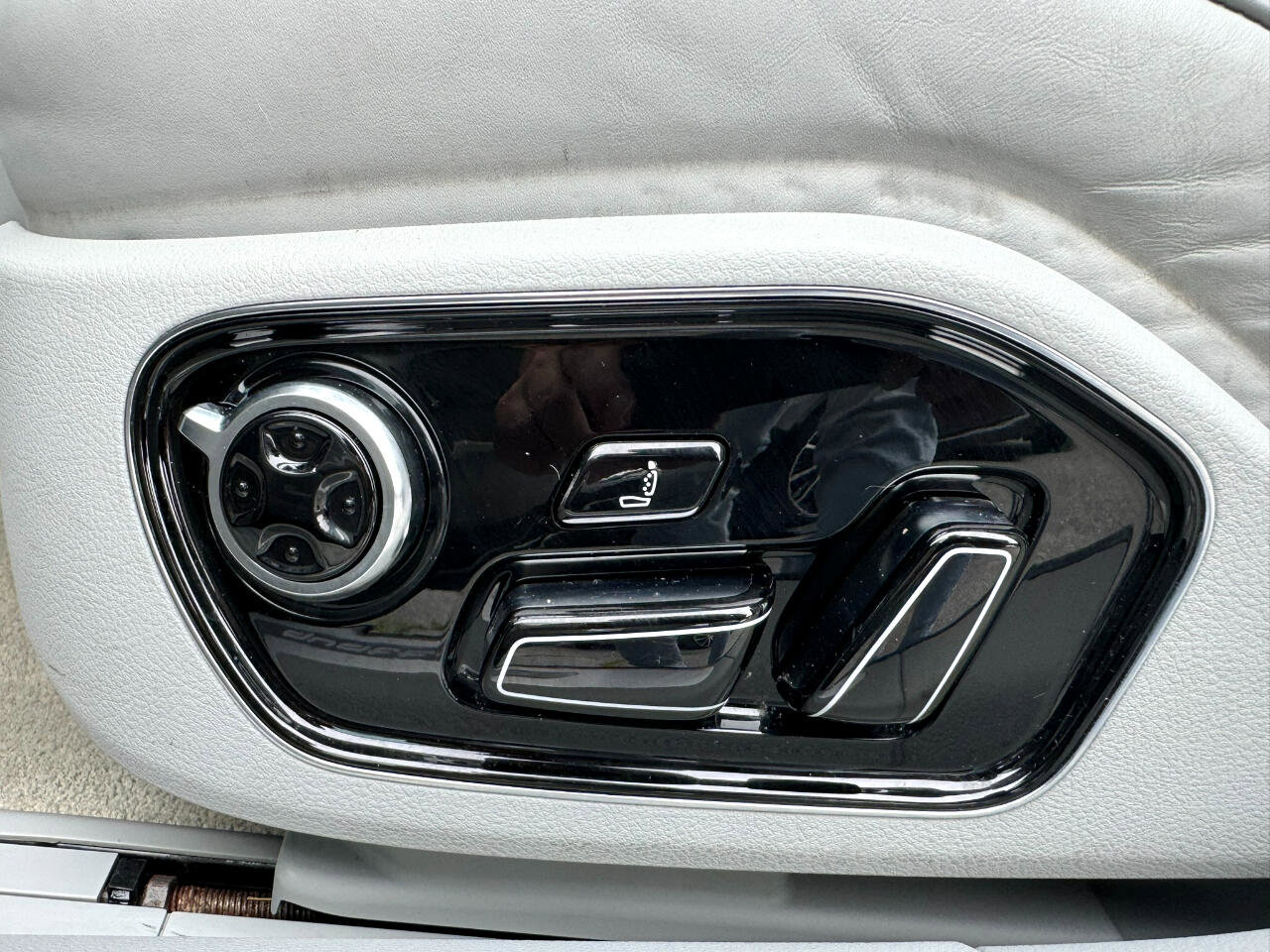 Used 2015 Audi A8 4.0T image 13