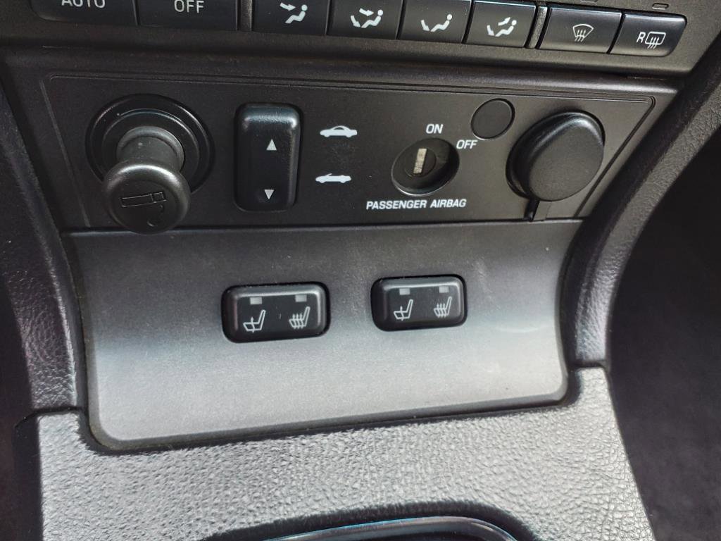 Used 2004 Ford Thunderbird Deluxe image 11