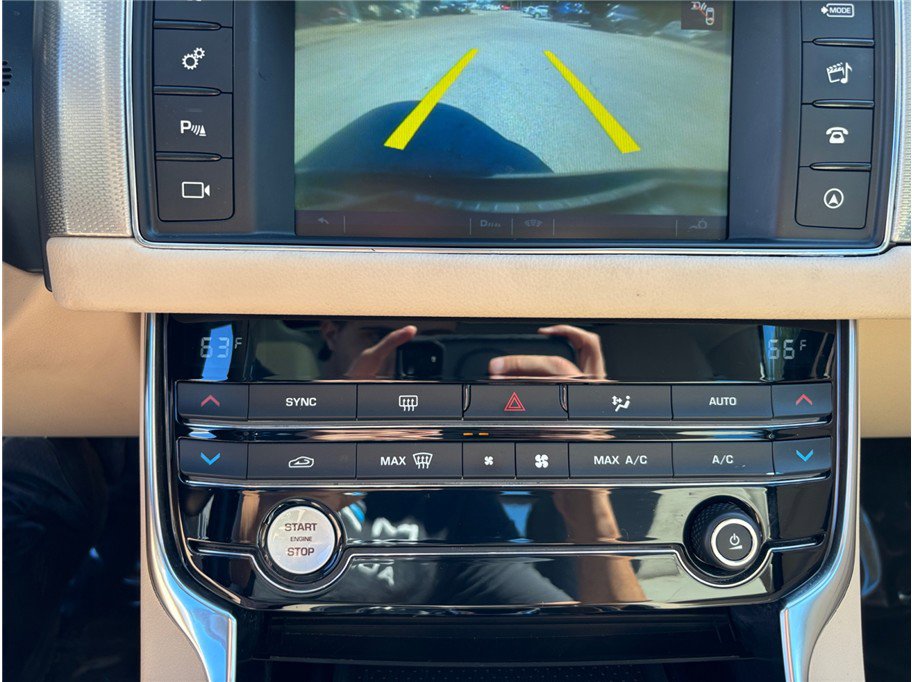 Used 2018 Jaguar XF Premium image 35