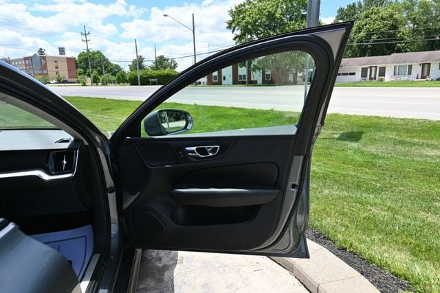 Used 2020 Volvo V60 T5 Cross Country AWD/4WD image 18