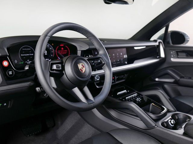 Certified 2025 Porsche Cayenne image 4