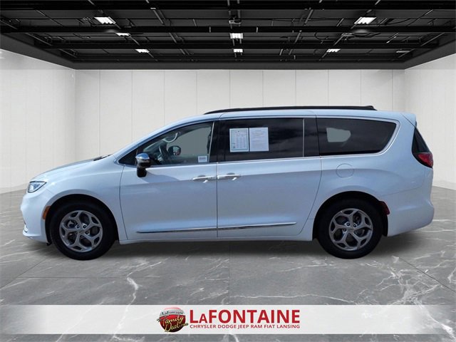 Certified 2023 Chrysler Pacifica Limited image 2