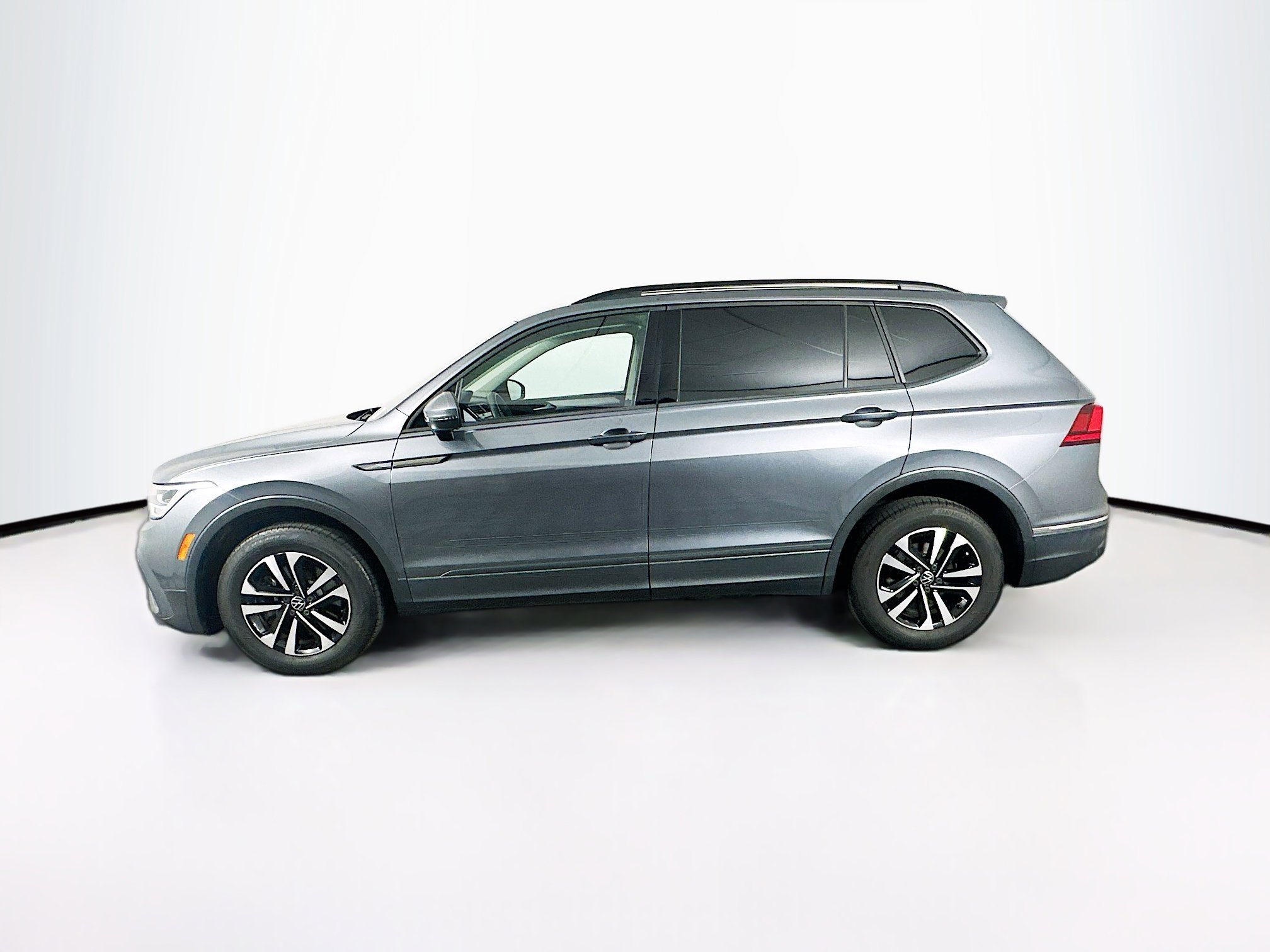Used 2022 Volkswagen Tiguan S image 4