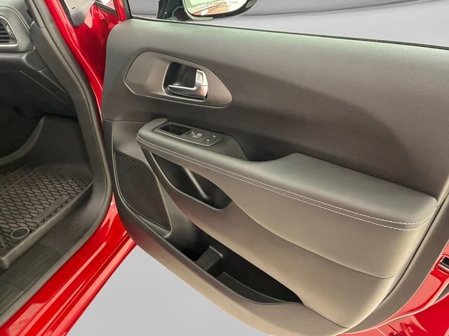 Used 2025 Chrysler Pacifica Select FWD image 15