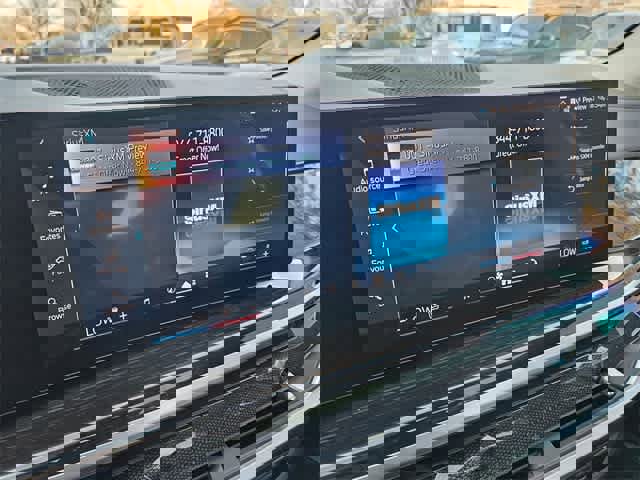 Used 2024 BMW X7 xDrive40i image 32