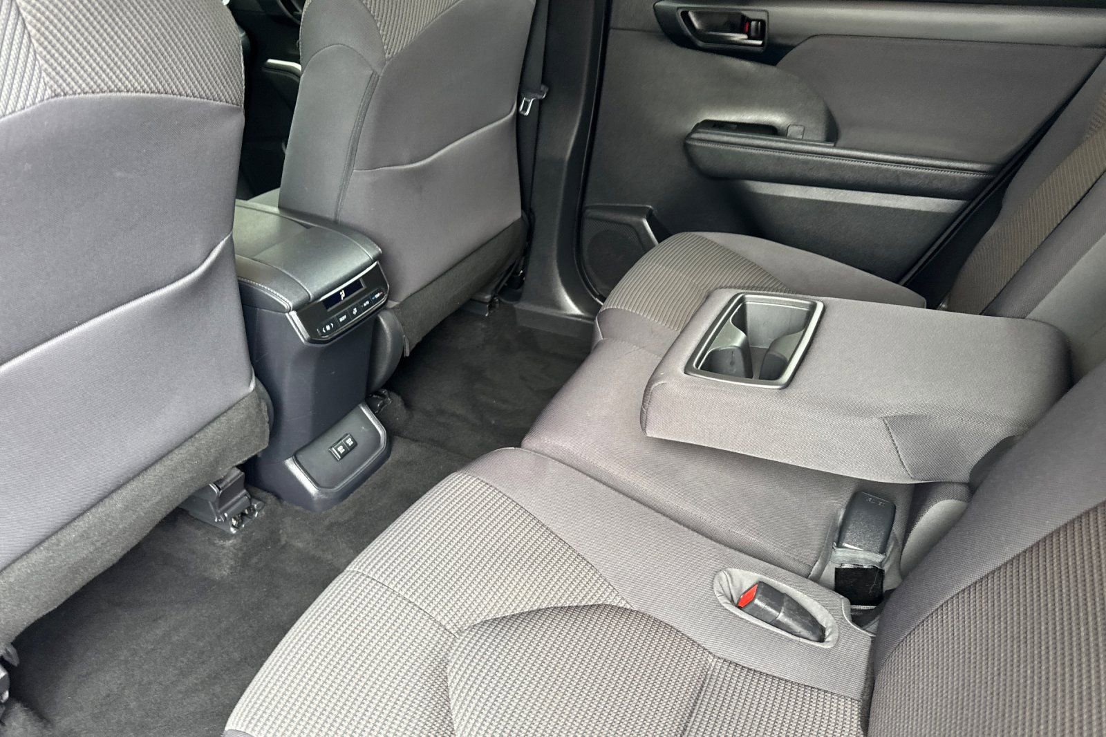 Certified 2020 Toyota Highlander LE AWD/4WD image 12