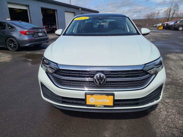 Used 2024 Volkswagen Jetta SE w/ Panoramic Sunroof Package image 3
