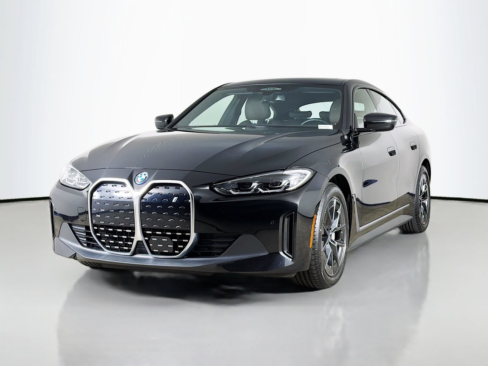 Used 2023 BMW i4 eDrive40 RWD image 3
