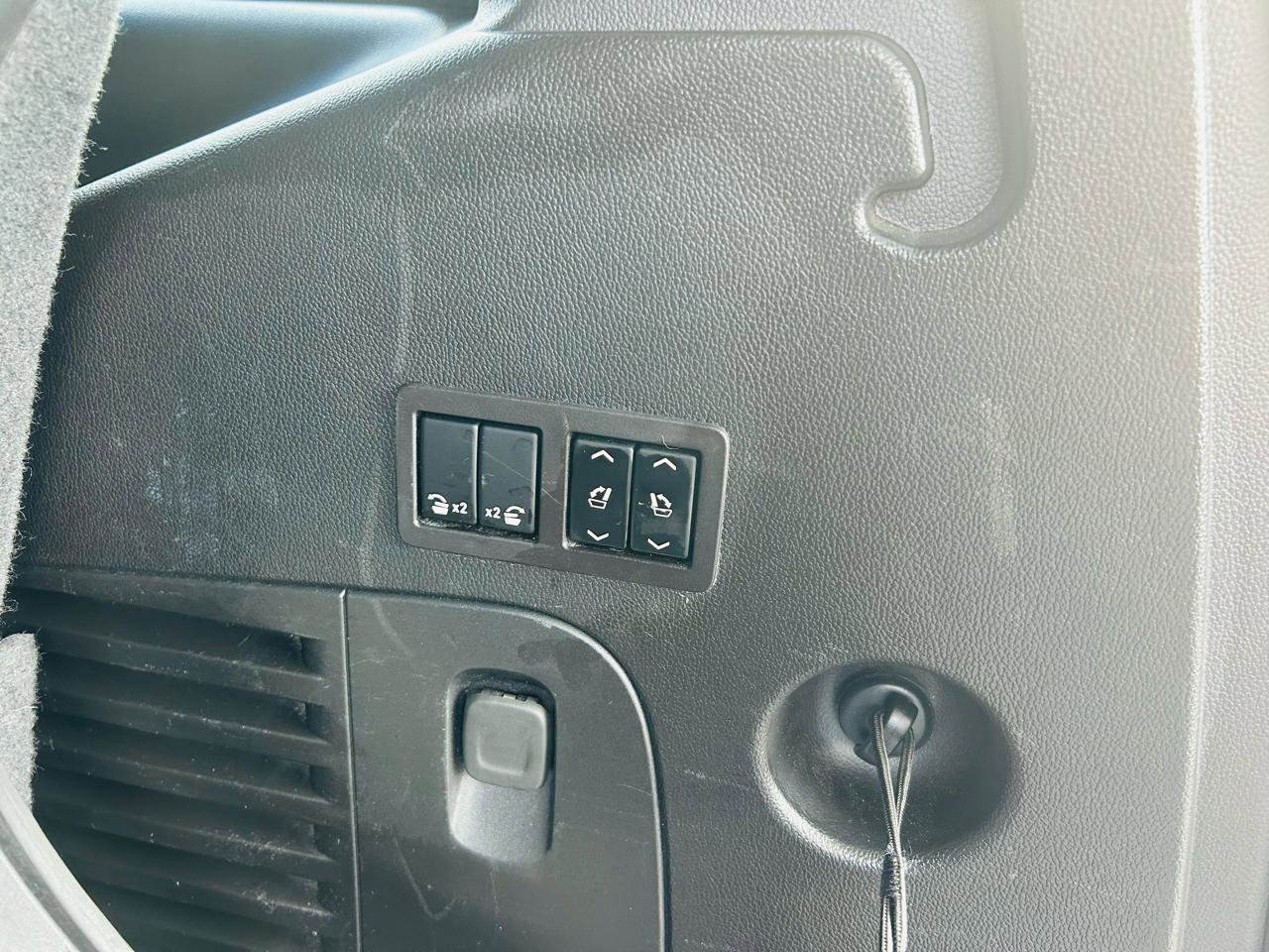 Used 2018 Cadillac Escalade Luxury image 30