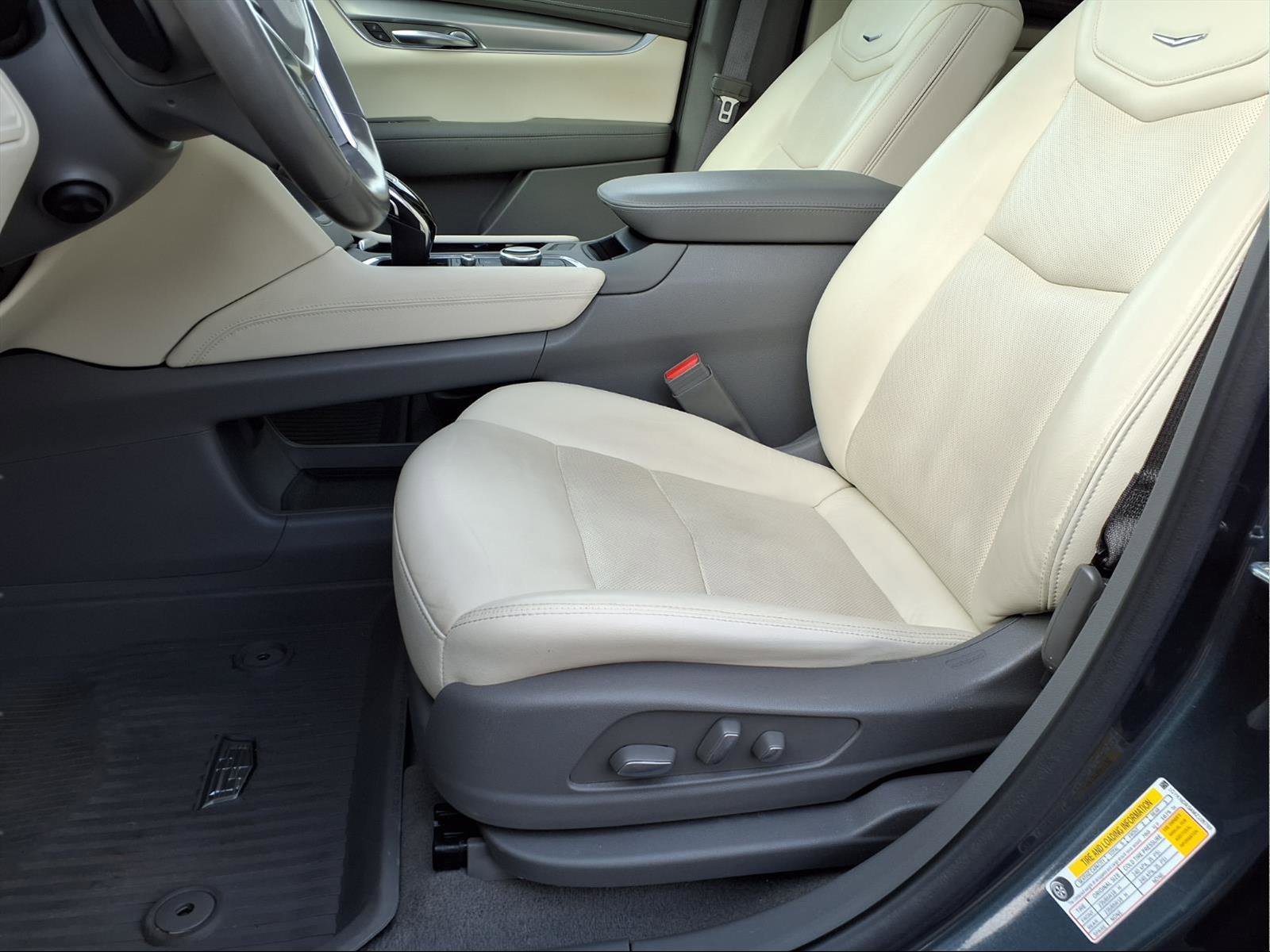 Used 2021 Cadillac XT5 Premium Luxury w/ LPO, Floor Liner Package AWD/4WD image 21