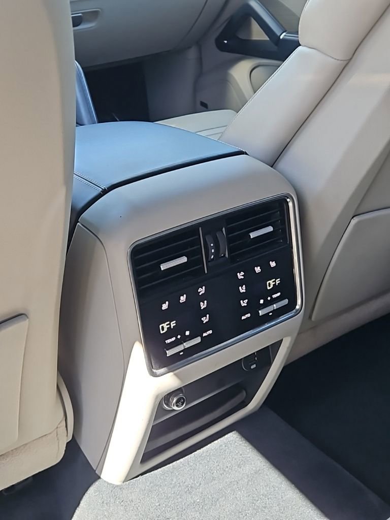 Used 2019 Porsche Cayenne E-Hybrid image 23