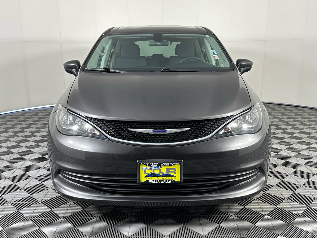 Used 2019 Chrysler Pacifica LX FWD image 2