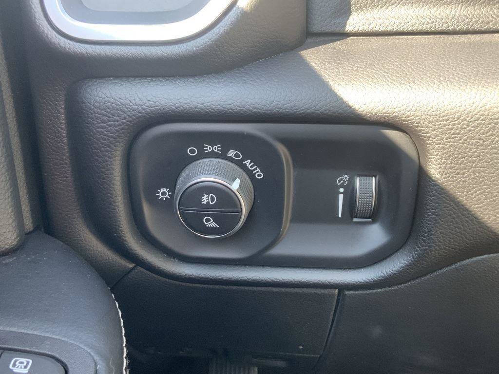 Used 2025 RAM 3500 Big Horn image 32