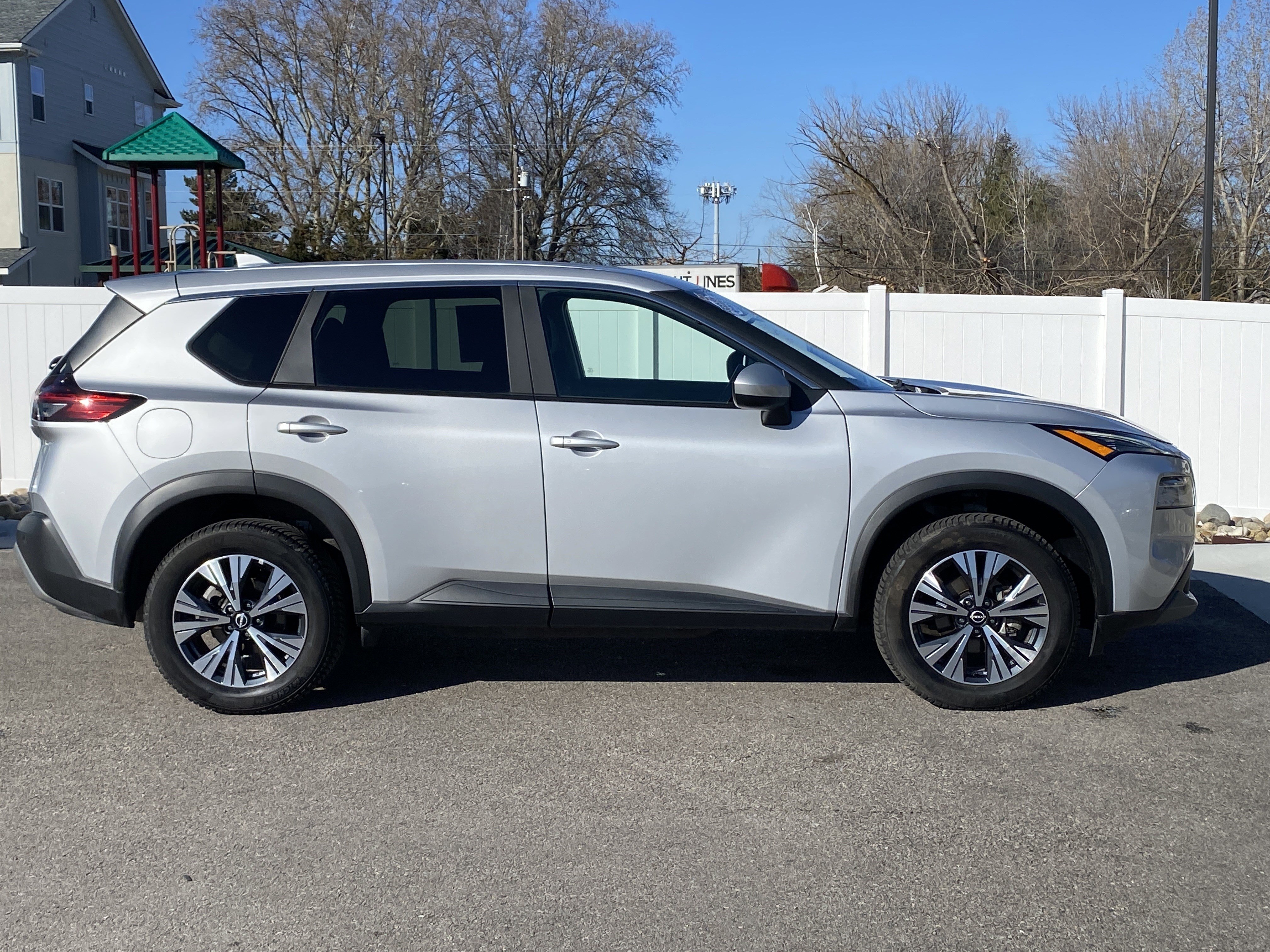 Used 2023 Nissan Rogue SV image 7