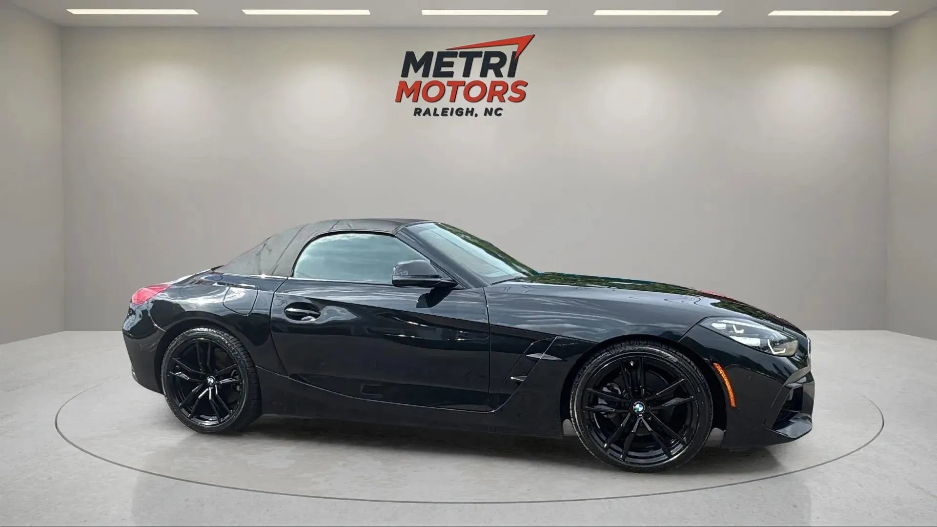 Used 2022 BMW Z4 sDrive30i w/ M Sport Package image 3
