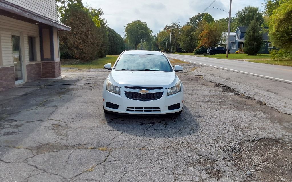 Used 2012 Chevrolet Cruze LT FWD image 2