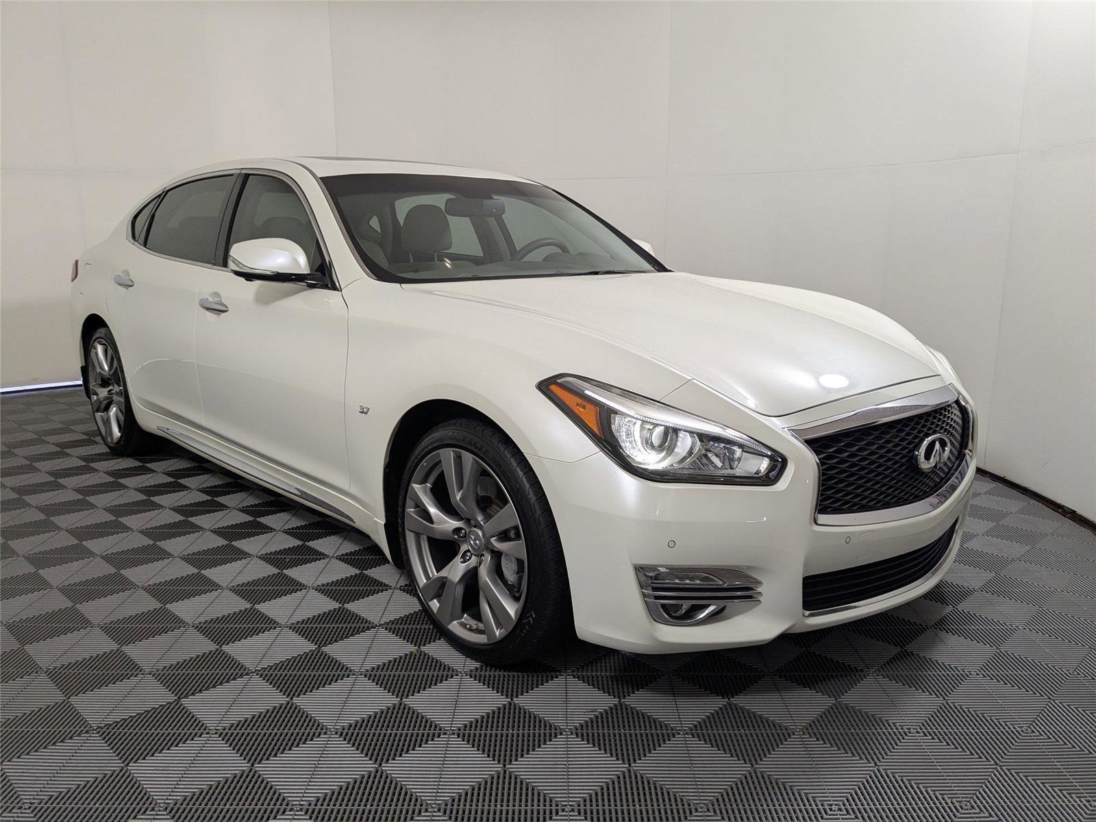 Used 2019 INFINITI Q70 L 3.7 image 3