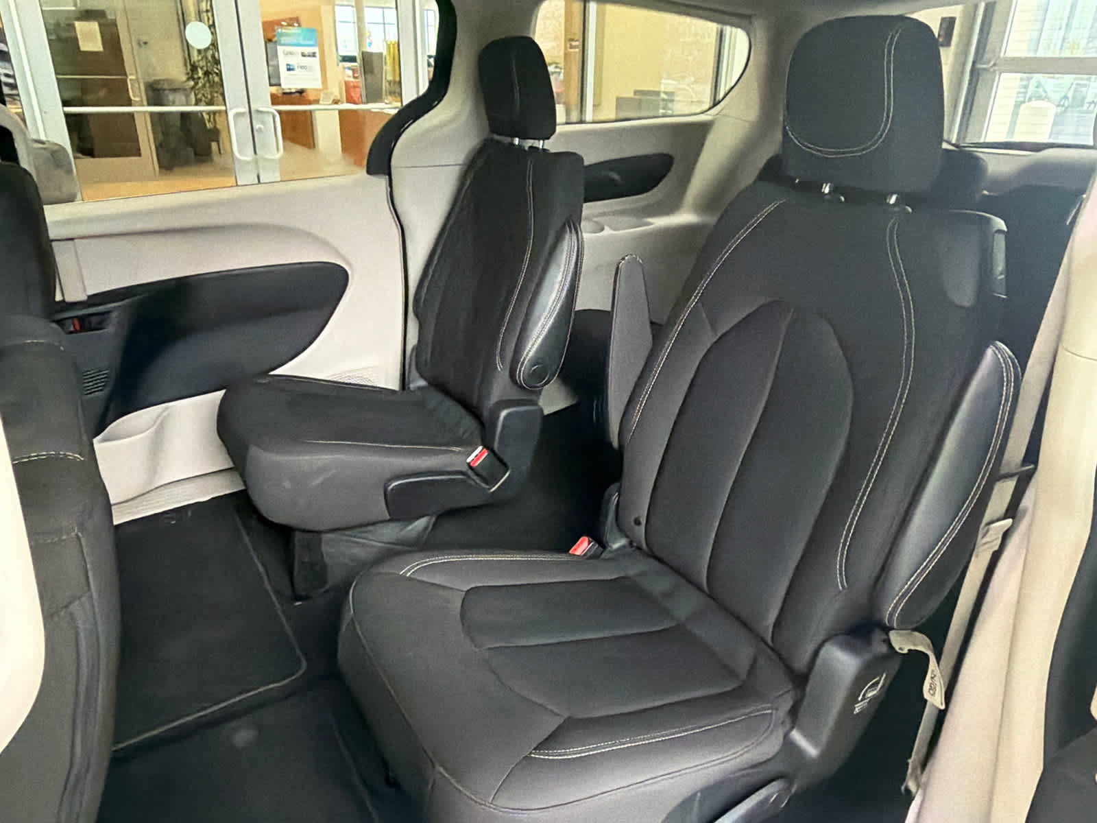 Used 2023 Chrysler Voyager LX FWD image 15