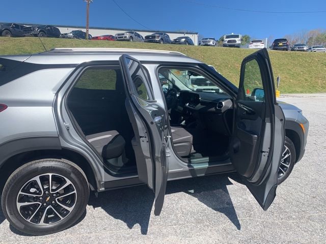 Used 2026 Chevrolet TrailBlazer LT w/ Driver Confidence Package image 11