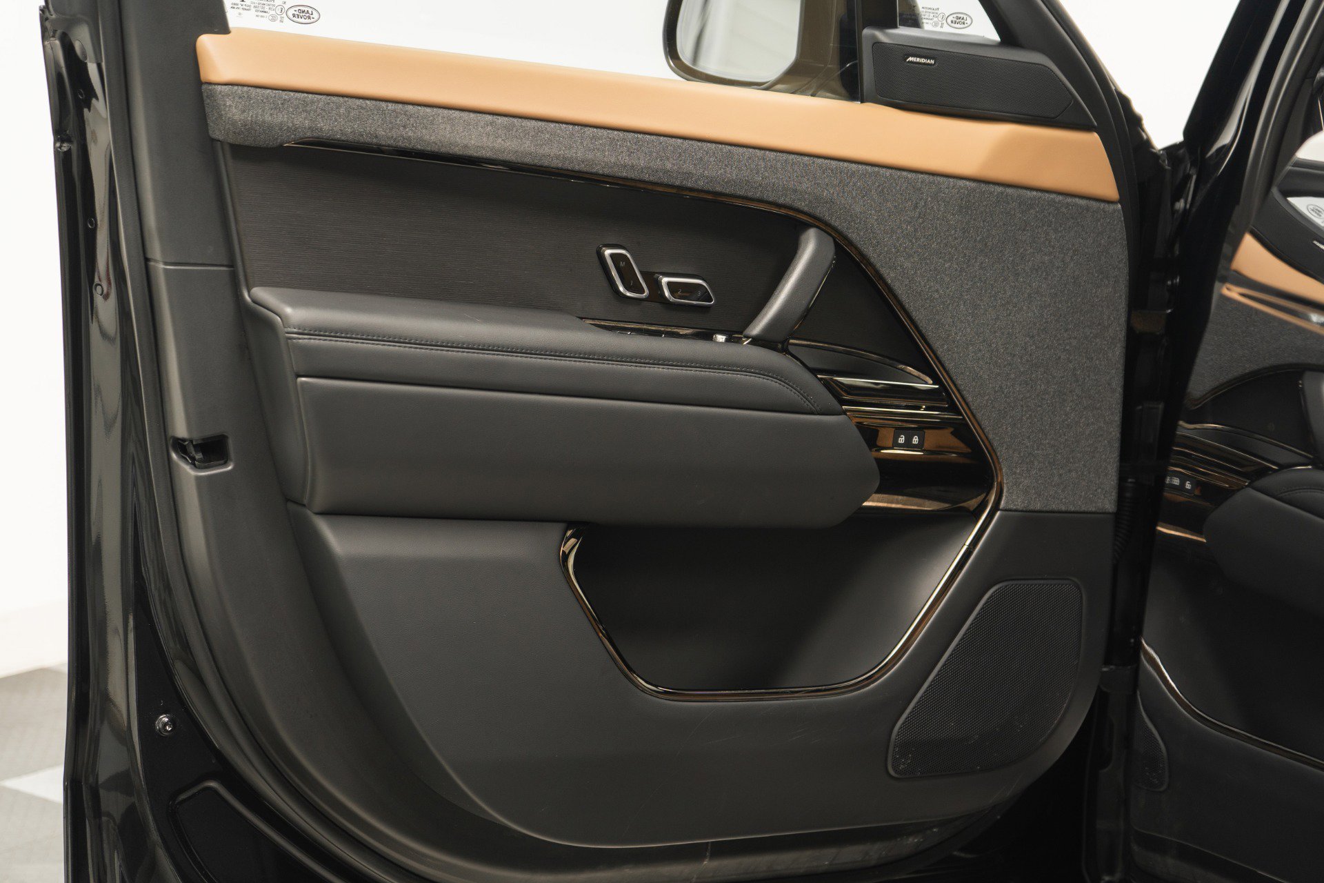 Used 2023 Land Rover Range Rover Sport SE Dynamic image 33