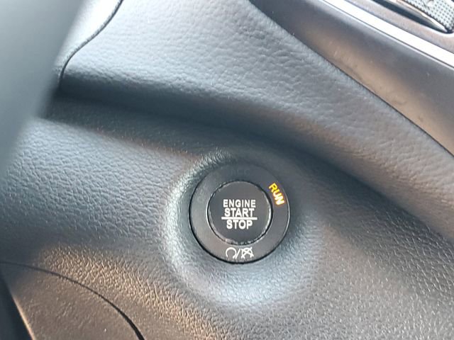 Used 2020 Jeep Cherokee Trailhawk w/ Technology Group image 30