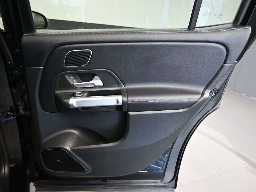Used 2021 Mercedes-Benz GLB 250 4MATIC w/ Premium Package image 39