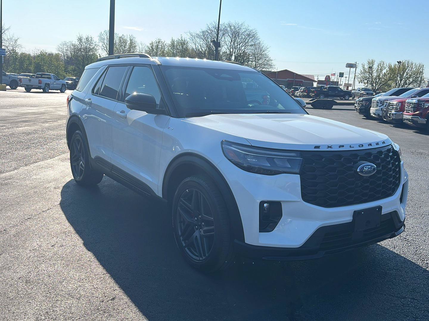 Used 2025 Ford Explorer ST-Line w/ ST-Line Street Pack AWD/4WD image 7