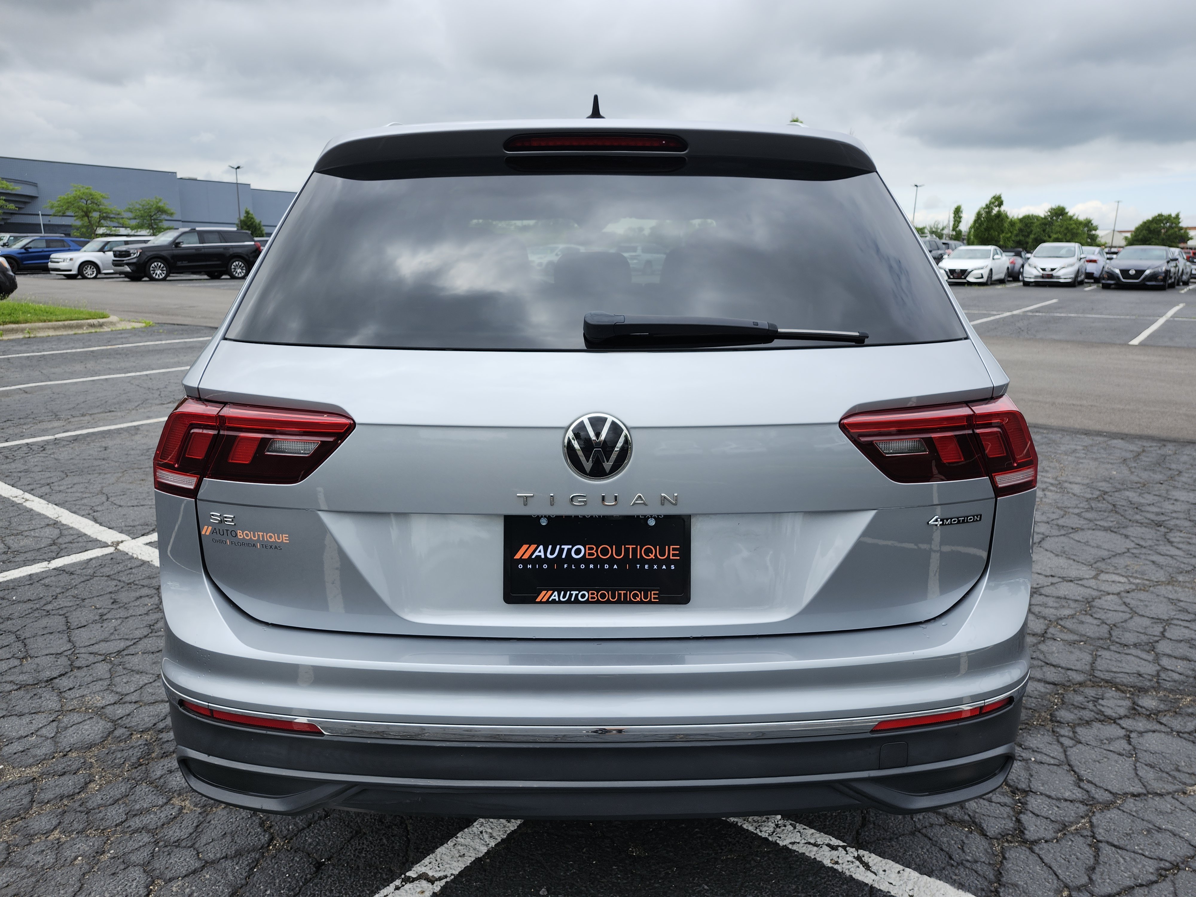 Used 2022 Volkswagen Tiguan SE AWD/4WD image 16
